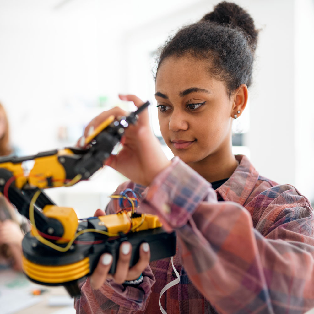 Middle Schools near Overland Ranch in Aurora, CO | Fox Ridge Middle School